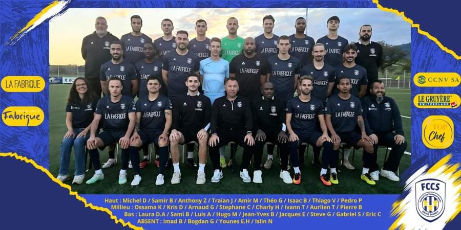 Les panneaux publicitaires autour des terrains du FC Champagne Sport
